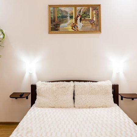 Apartment On Khmelnytskogo Street Львов Экстерьер фото
