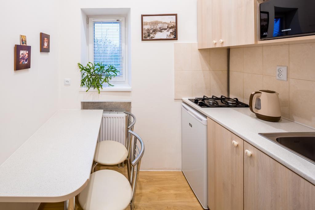 Apartment On Khmelnytskogo Street Львов Экстерьер фото